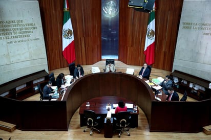 Este miércoles la Sala Regional Especializada del Tribunal Electoral del Poder Judicial de la Federación (TEPJF) resolverá dos denuncias contra el presidente Andrés Manuel López Obrador, así como de otros funcionarios públicos por supuesta promoción personalizada. (ARCHIVO)