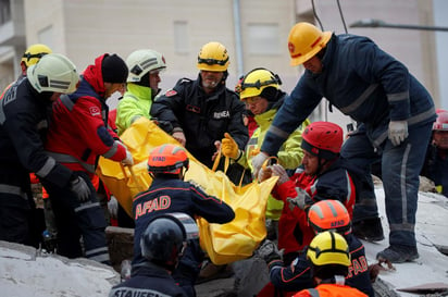 El gobierno de Albania decretó el miércoles el estado de emergencia en las ciudades de Durres y Thumane, las dos más afectadas tras el terremoto de 6.4 grados Richter que azotó al país y que hasta el momento ha dejado también 650 heridos. (EFE)