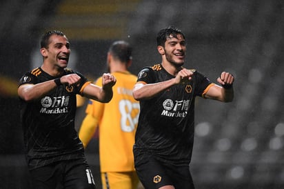 El mexicano, Raúl Jiménez, anotó el primer gol del encuentro ante el Braga de Portugal. (EFE)