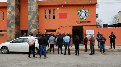 Uziel Rodríguez asume el mando único de la policía municipal de Allende, en sustitución de Óscar Miranda, informó Antero Alvarado Záldivar, presidente municipal. Lo anterior tras realizar la presentación oficial del nuevo funcionario ante los policías municipales. (EL SIGLO COAHUILA)