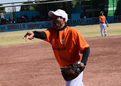 En un emocionante juego, los Comparres de Federico Rubio y la EST 54 de Gómez Palacio, llegaron cero a cero hasta la octava entrada. (ARCHIVO)