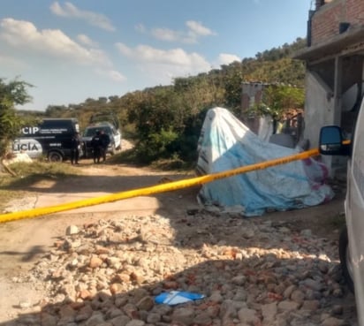 Tras recibir un reporte anónimo, policías municipales iniciaron la búsqueda y localizaron la mano y la cabeza de un hombre. (ESPECIAL)