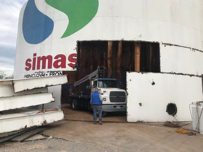 El tanque tenía tres mil 200 metros cúbicos de capacidad, y fue construido con acero producido por Altos Hornos de México. (EL SIGLO COAHUILA)