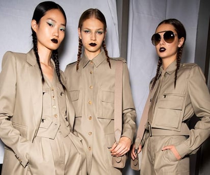 Las modelos lucieron las trenzas con distintos colores de cabello y diversos accesorios, siempre dando protagonismo a este icónico peinado.  (ESPECIAL/ INSTAGRAM MAX MARA) 