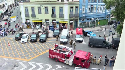 
Una de las hipótesis que baraja la policía es que el secuestrador habría acudido al bar como venganza tras un malentendido con uno de los funcionarios del mismo. (ESPECIAL)