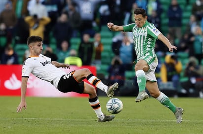 El timonel del Betis incluyó en la convocatoria de 18 elementos a los mexicanos Andrés Guardado y Diego Lainez. (ARCHIVO)