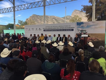 Ayer se entregaron apoyos del programa de concurrencia y del seguro catastrófico a productores de Gómez Palacio y Lerdo.