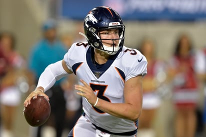 Drew Lock, mariscal novato de los Broncos de Denver, se lesionó el pulgar en un juego de pretemporada, y no ha debutado con el equipo. (AP)