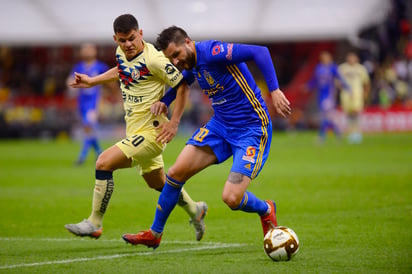 Tigres se impuso en la ida 2-1 al América en el Estadio Azteca.