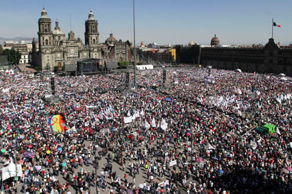 con la finalidad de prevenir delitos y faltas administrativas, además de garantizar la integridad de las personas que se dieron cita en el lugar, la dependencia capitalina desplegó a 2 mil 342 policías, así como 149 patrullas, 30 motocicletas, dos ambulancias del Escuadrón de Rescate y Urgencias Médicas (ERUM) y un helicóptero de la Dirección General de Servicios Aéreos 'Cóndor'. (NOTIMEX)