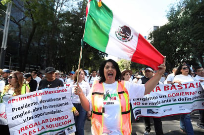 
'No tenemos seguridad. Nos están matando y a López Obrador no le importa. No le importa nada más que él. Estoy de acuerdo en que es un dictador', valoró Macedonia. (EL UNIVERSAL)