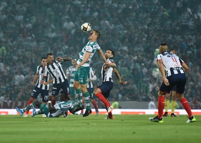 Santos Laguna no pudo remontar una desventaja de 5-2 en el marcador. (JESÚS GALINDO)