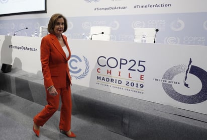 'Al venir aquí queremos decir a todos: seguimos implicados', afirmó Pelosi durante una conferencia de prensa al frente de una delegación de congresistas y senadores del Partido Demócrata que asiste a esta COP25. (EFE)