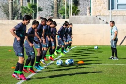 Ayer en las instalaciones del TSM, la escuadra de la Comarca comenzó su preparación para medirse a los Rayados. (CORTESÍA)