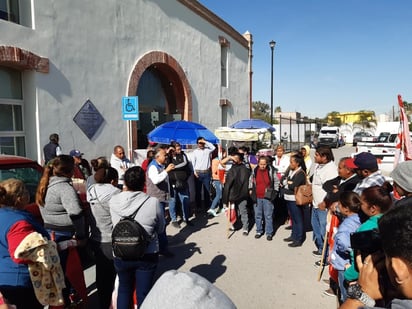 Advirtió el Movimiento Social por la Tierra que podría tomar las instalaciones estatales, de obtener una respuesta negativa. (EL SIGLO DE TORREÓN)