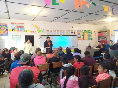 Personal de Atención a la Juventud de San Pedro impartió una plática contra el bullying en escuela primaria. (EL SIGLO DE TORREÓN / BETTY SILVA) 