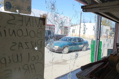 Eran 25 camionetas con unos 130 delincuentes las del convoy del Cártel del Noroeste que el sábado pasado atacó a balazos la alcaldía, edificios, comercios y decenas de casas y sembró el pánico en Villa Unión, revelaron algunos de los 10 detenidos. (EL UNIVERSAL)