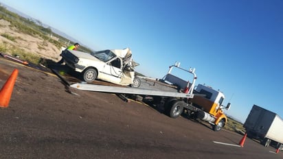 Las personas heridas viajaban a bordo de un automóvil Nissan Tsuru, modelo 1985, color beige, sin placas de circulación.
(EL SIGLO DE TORREÓN)