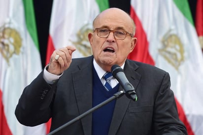 Rudolph W. Giuliani, abogado personal del presidente de EUA, Donald Trump, se reunió en Budapest este martes con un exfiscal ucraniano, Yuriy Lutsenko. (ARCHIVO)