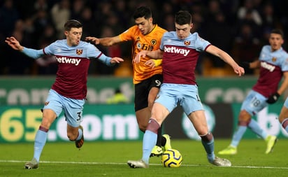 Raúl Jiménez continúa con su escalada en la Premier League. (AP)