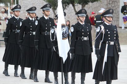 El director del Instituto Tecnológico de La Laguna, José Luis Zapata Dávila, felicitó ampliamente a integrantes de la escolta y banda de guerra. (ARCHIVO)