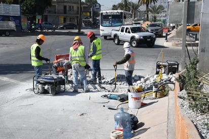 Se hicieron reparaciones en algunos puntos como la calle Acuña, a la altura de la Plaza de la Tortuga y en la colonia Casa Blanca. (FERNANDO COMPEÁN)