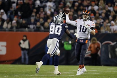 El mariscal de campo de los Osos de Chicago, Mitchell Trubisky (10), tuvo una gran noche consiguiendo 224 yardas y tres pases de anotación ante los Vaqueros de Dallas. (AP)