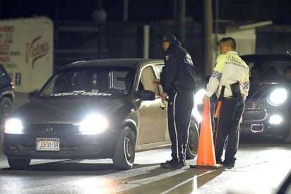 El alcalde de Torreón precisó que la operación del Operativo Alcoholímetro se mantendrá de forma regular durante toda la temporada para evitar percances. (ARCHIVO)