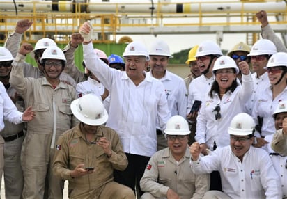 'Aprovechar para decirle a mis paisanos de esta región que nos ayuden para que no se detengan los trabajos; que no haya obstáculos y se pueda cumplir los programas', declaró el presidente de México.