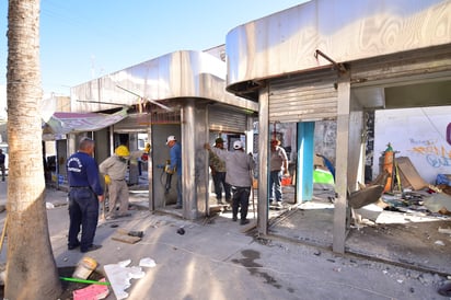 La madrugada del 28 de febrero fueron retirados en su totalidad 39 locales que se encontraban instalados sobre la calle Cepeda.