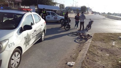 Ambos conductores fueron revisados por el personal de la Cruz Roja, aunque no ameritaron hospitalización. (EL SIGLO DE TORREÓN)