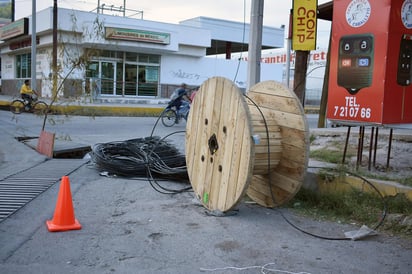 Además, representa un riesgo para las personas que intentan cruzar la calle aumentando las probabilidades de que se registre un accidente automovilístico.  