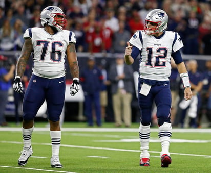 Tom Brady y los Patriotas derrotaron en par de ocasiones a los Jefes la temporada pasada.