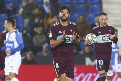 Néstor Araujo metió al partido a los visitantes luego de sumarse al ataque, rematando de cabeza para poner el 3-1, al 64. (EFE)