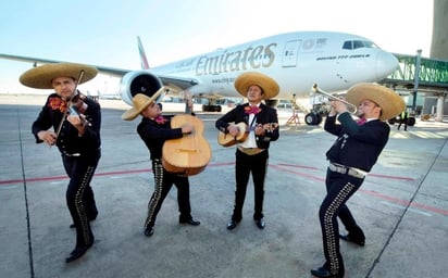 En la escala de Barcelona sonaron los mariachis y se presentó un baile típico de México. (ESPECIAL)
