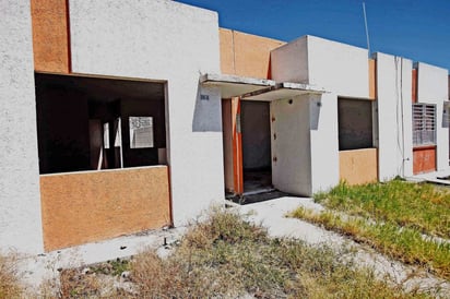 Las causas de abandono son por estar apartadas de los Centros de municipios o por falta de pago.