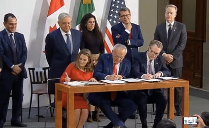 Chrystia Freeland, viceprimera ministra canadiense; Robert Lighthizer, representante de Comercio Exterior de Estados Unidos; y Jesús Seade, subsecretario mexicano para América del Norte, realizaron la firma del Protocolo Modificatorio al Tratado. (ESPECIAL)