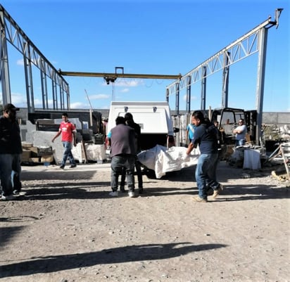 Los hechos ocurrieron cerca de las 13:40 horas en el interior de una empresa denominada “Todo en Piedra Natural”, ubicada en la comunidad mencionada, frente al campo de beisbol.
(EL SIGLO DE TORREÓN)