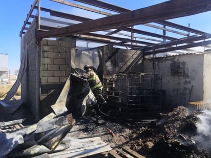 Se registró un incendio en una bodega que guarda cartón de huevo ubicada en el municipio de Gómez Palacio. (EL SIGLO DE TORREÓN)