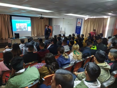 Con el objetivo de sensibilizar en el respeto e inclusión de las personas con discapacidad dentro de las escuelas, se realizó esta charla. (EL SIGLO DE TORREÓN / BETTY SILVA) 