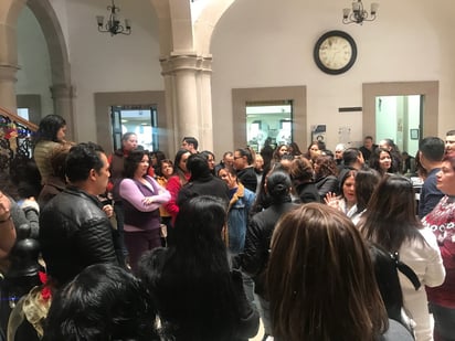 Los trabajadores interrumpieron sus actividades el miércoles por la tarde para protestar por la falta de pago del aguinaldo. (EL SIGLO DE TORREÓN) 