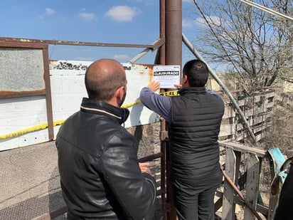 El Municipio bloqueó los accesos a la recicladora Vapa para que no pueda recibir más camiones con desechos y volvió a clausurar. (FABIOLA P. CANEDO/EL SIGLO DE TORREÓN)