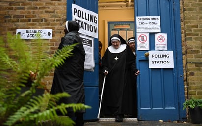 Otorga a los conservadores un 44 % del voto, frente al 33 % de los laboristas de Jeremy Corbyn. (EFE)