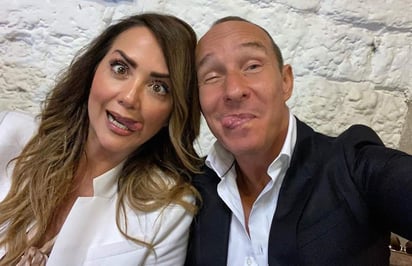 Andrea Legarreta y Erik Rubín son conocidos por ser una de las parejas más estables de la farándula, sin embargo, la conductora ha levantado sospechas de una posible crisis matrimonial, luego de que compartiera en sus redes sociales un mensaje que podría indicar que el cantante le es infiel. (INSTAGRAM)