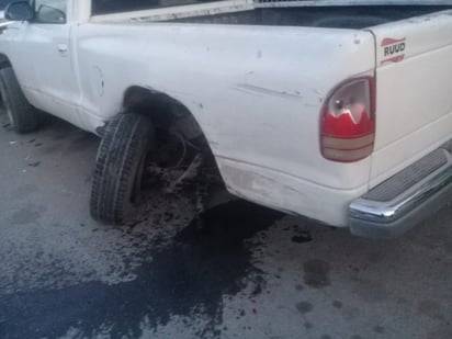 'De amanecida', conductor alcoholizado choca contra dos camionetas estacionadas. (EL SIGLO DE TORREÓN)