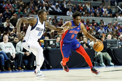 Los reflectores apuntaron al jugador estadounidense Langston Galloway de los Detroit Pistons, equipo que ayer jueves se enfrentó a los Dallas Maverics, en la Arena de México. (ARCHIVO)