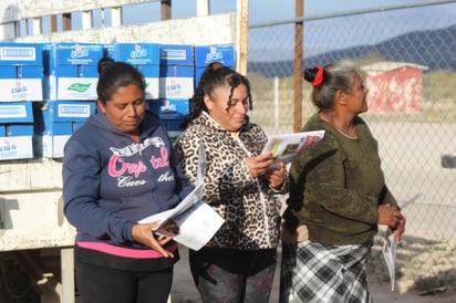 Llevó programas sociales, despensas, leche, bolsas con dulces y piñatas. (EL SIGLO COAHUILA)