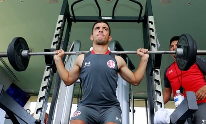 El exjugador de la Universidad de Chile llegó a Cancún el jueves por la noche y este viernes realizó trabajo de gimnasio. (TWITTER)