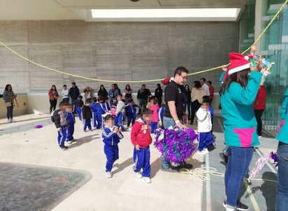 El miércoles pasado, la Cedu protagonizó una posada a un jardín de niños ejidal. (EL SIGLO DE TORREÓN) 