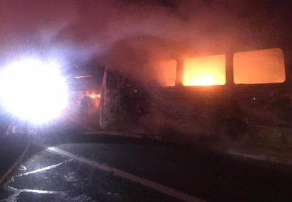 Un camión de pasajeros y un vehículo pesado habrían estado involucrados en un accidente carretero ocurrido hoy 18 de diciembre. (ESPECIAL)